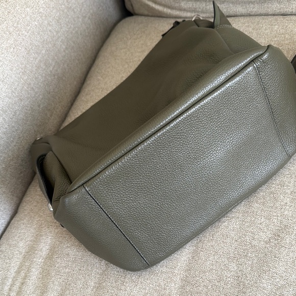 Coach Green Crossbody Bag with Leather Material and Silver Hardware - Picture 7 of 12